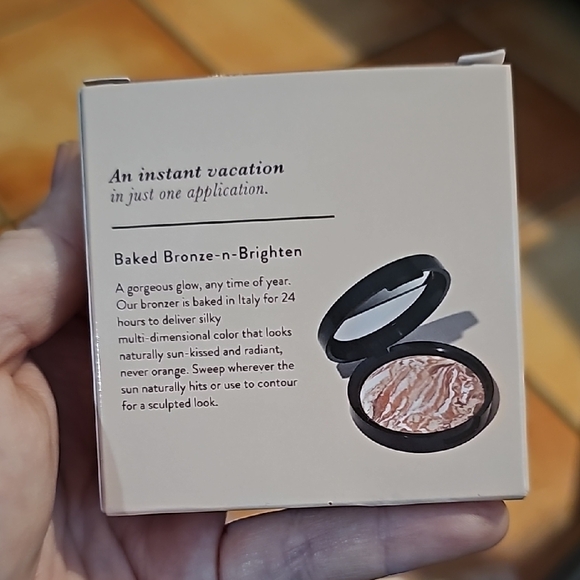 Marbled Bronzer Compact - Picture 5 of 6